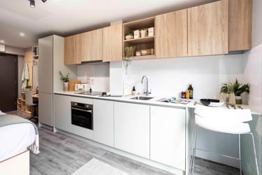 1 bed studio, University Road, City Centre, Belfast, BT71NH - Image 1